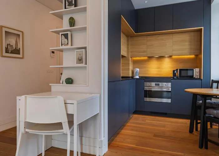 Modern And Bright By Lovelystay Apartment
