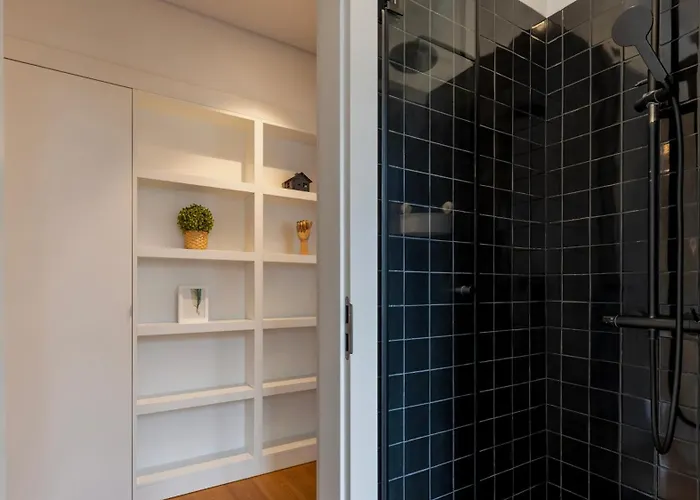 Modern And Bright By Lovelystay Apartment