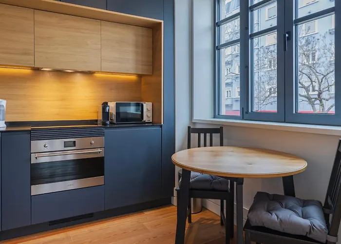 Modern And Bright By Lovelystay Apartment *