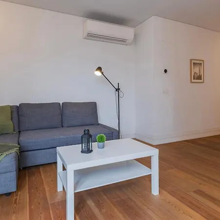 Modern And Bright By Lovelystay Apartment *