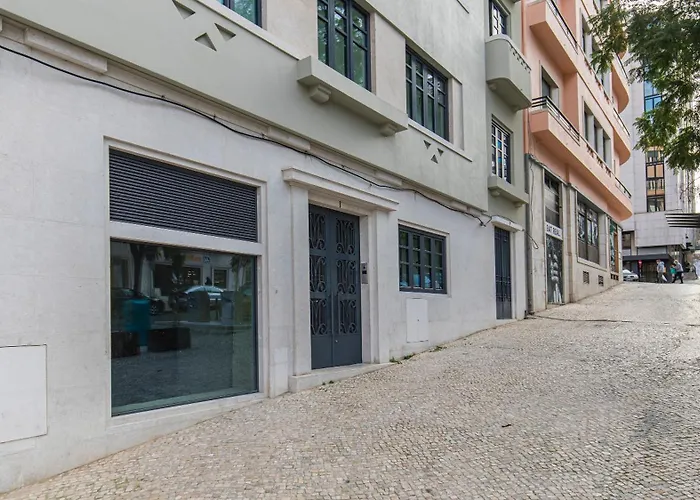 Modern And Bright By Lovelystay *